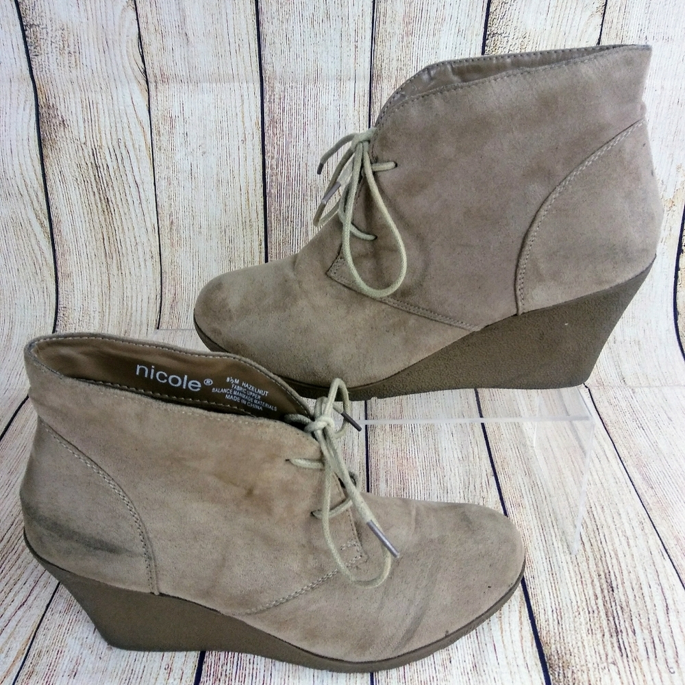 Nicole | Hazelnut Tie Wedge Tan Shoes | Size 8.5M